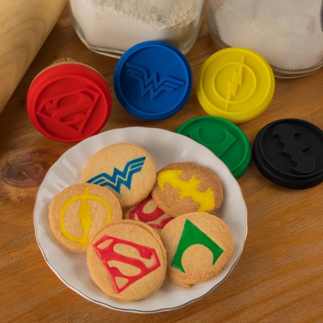 Dc Comics: Cinereplicas - Justice League - Set Of 5 Logo (Cookie Stamps / Stampi Per Biscotti)